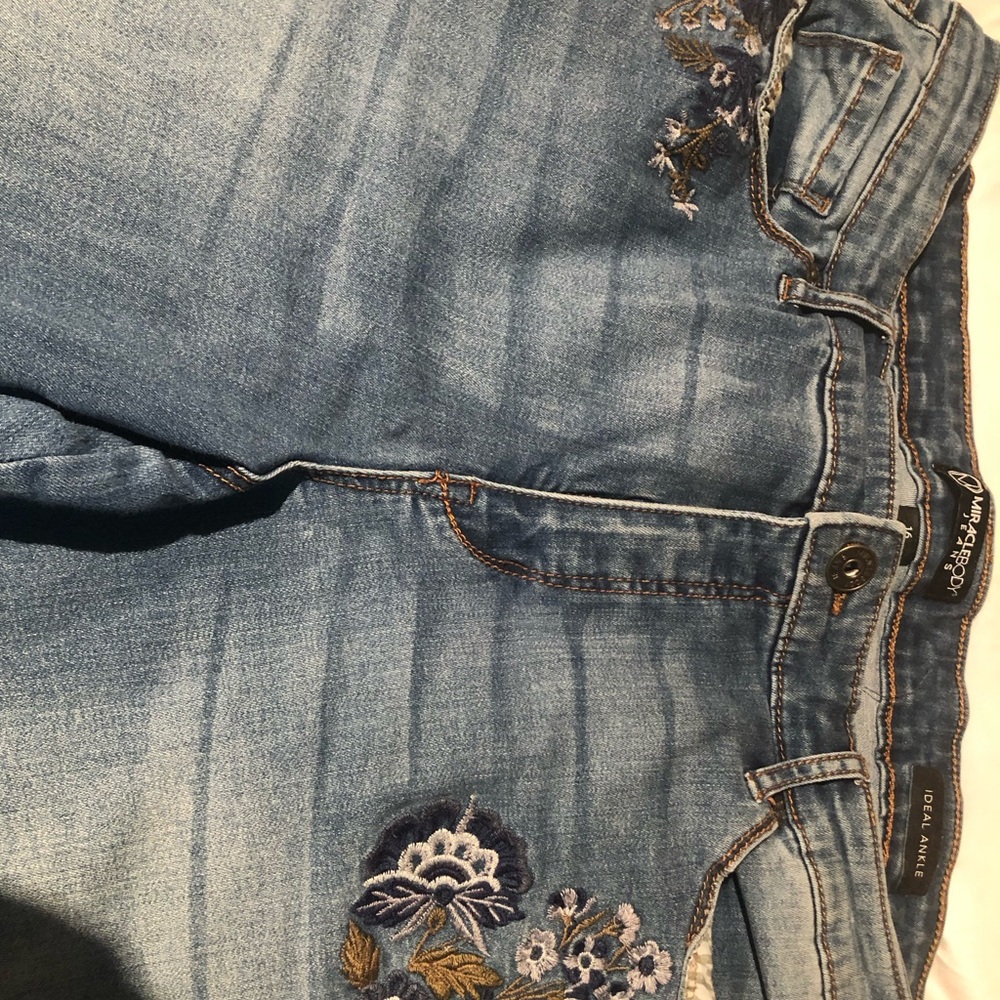 Miracle body jean embroidered ankle jeans size 16 great shape